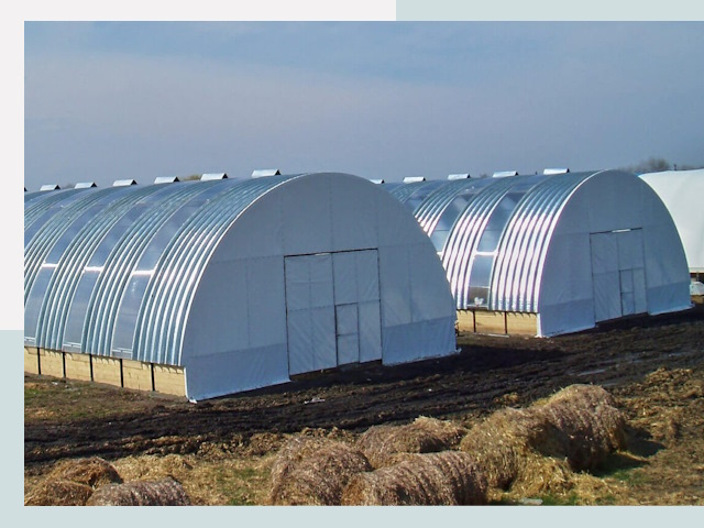 Сельскохозяйственные здания в Михайловке